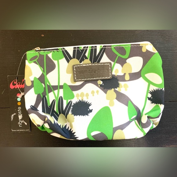 Green and Black Cosmetic Bag - Picture 1 of 5